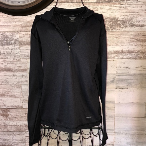 Patagonia Tops - Women’s Patagonia black quarter zip sweatshirt size medium Patagonia top outdoor